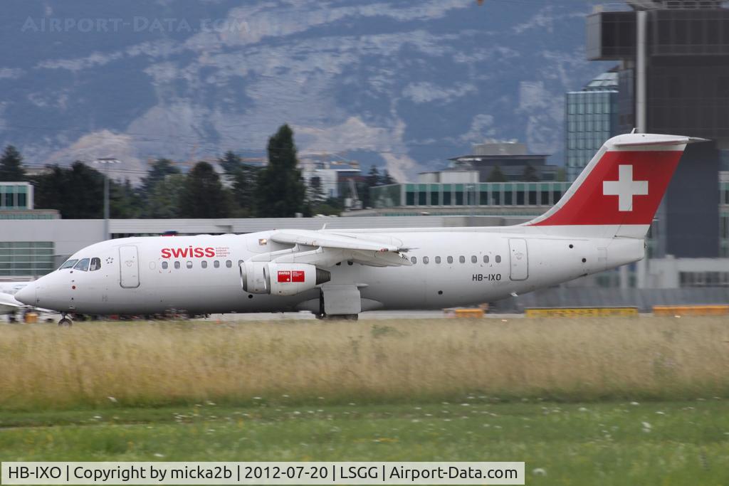 HB-IXO, 1996 British Aerospace Avro 146-RJ100 C/N E3284, Taxiing