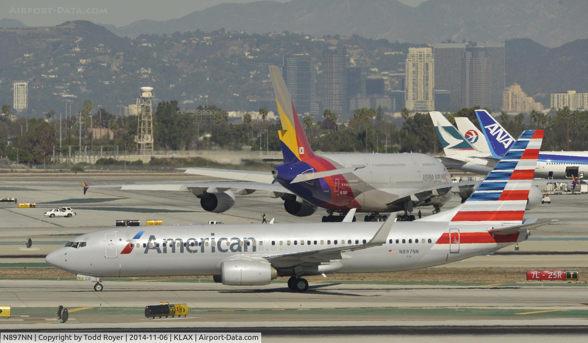 N897NN, 2012 Boeing 737-823 C/N 33318, Taxiing to gate at LAX