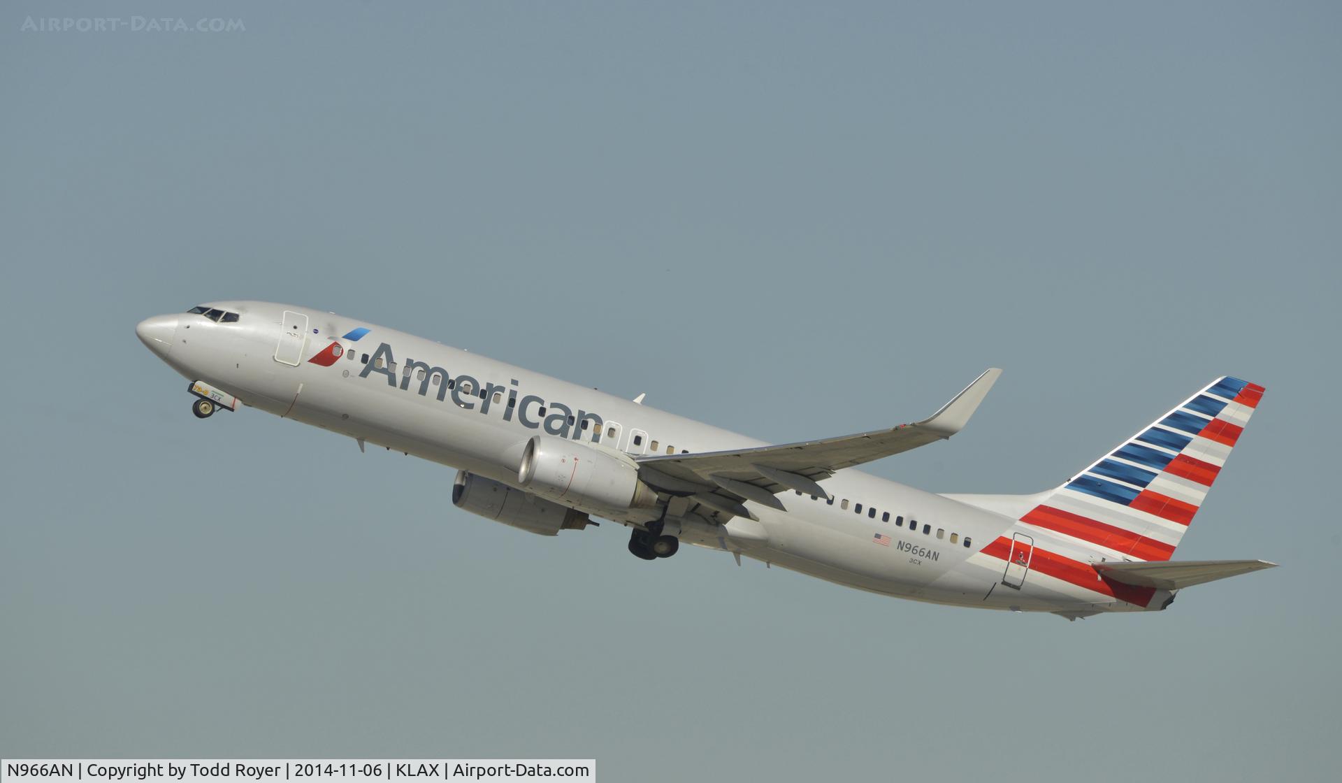N966AN, 2001 Boeing 737-823 C/N 30094, Departing LAX on 25R