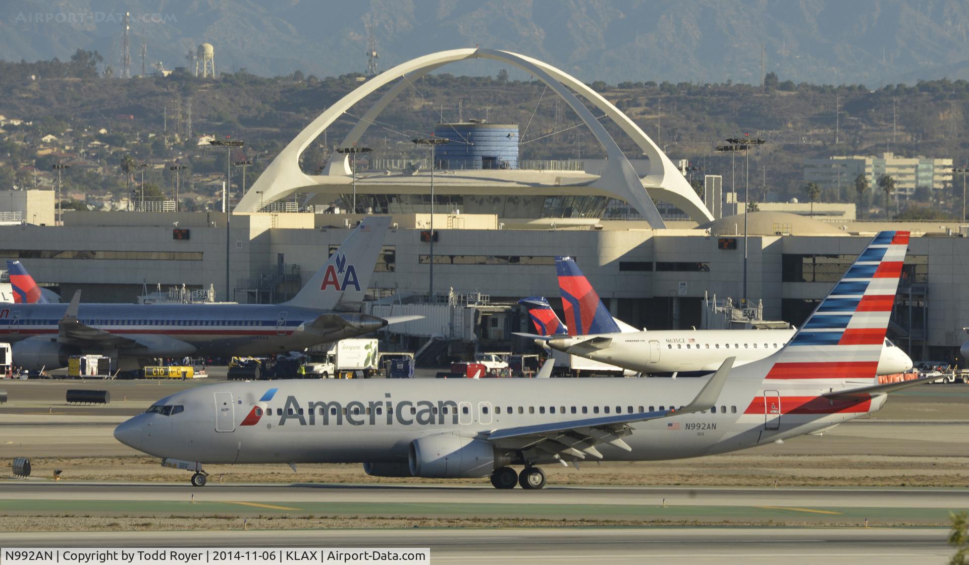 N992AN, 2009 Boeing 737-823 C/N 31071, Taxiing to gate at LAX