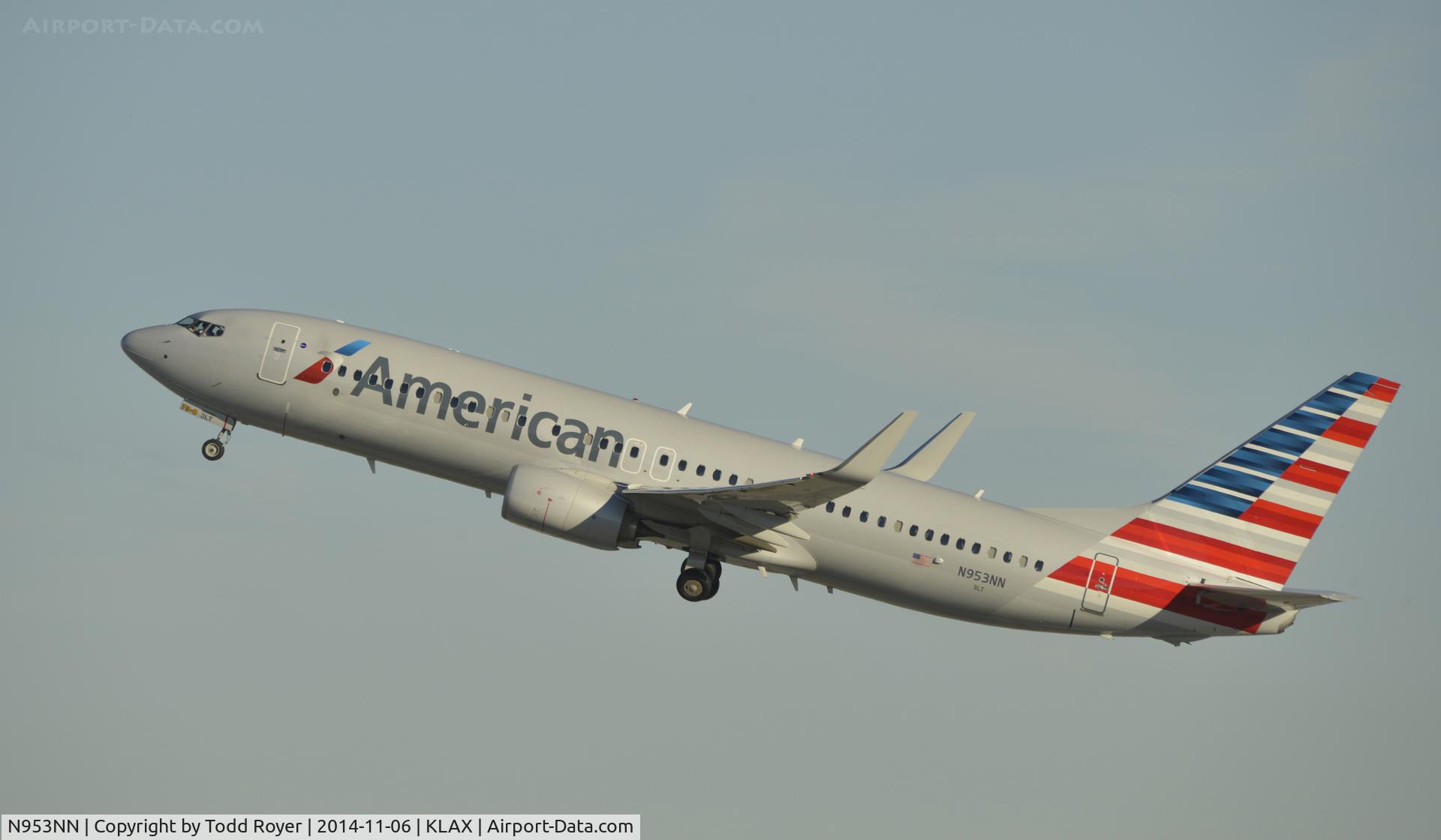 N953NN, 2014 Boeing 737-823 C/N 31196, Departing LAX on 25R