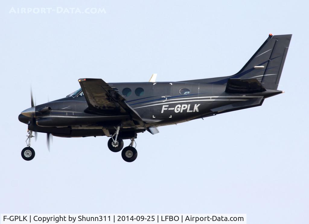 F-GPLK, 1995 Beech C90A King Air King Air C/N LJ-1391, Landing rwy 32L