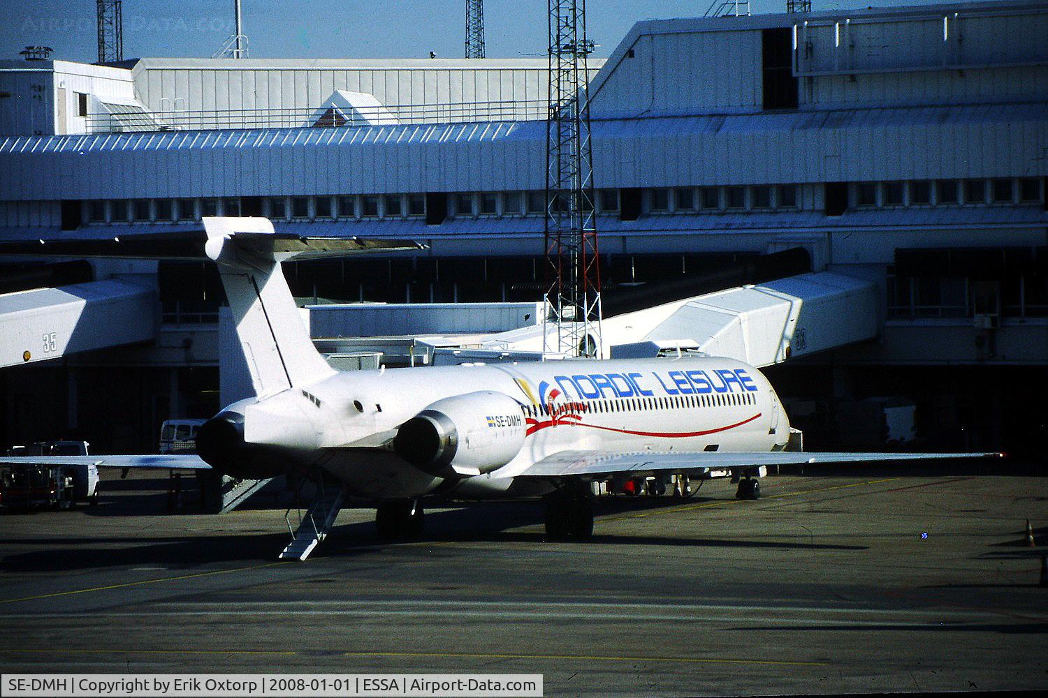 SE-DMH, 1997 McDonnell Douglas MD-90-30 C/N 53543, SE-DMH in ARN JUN05