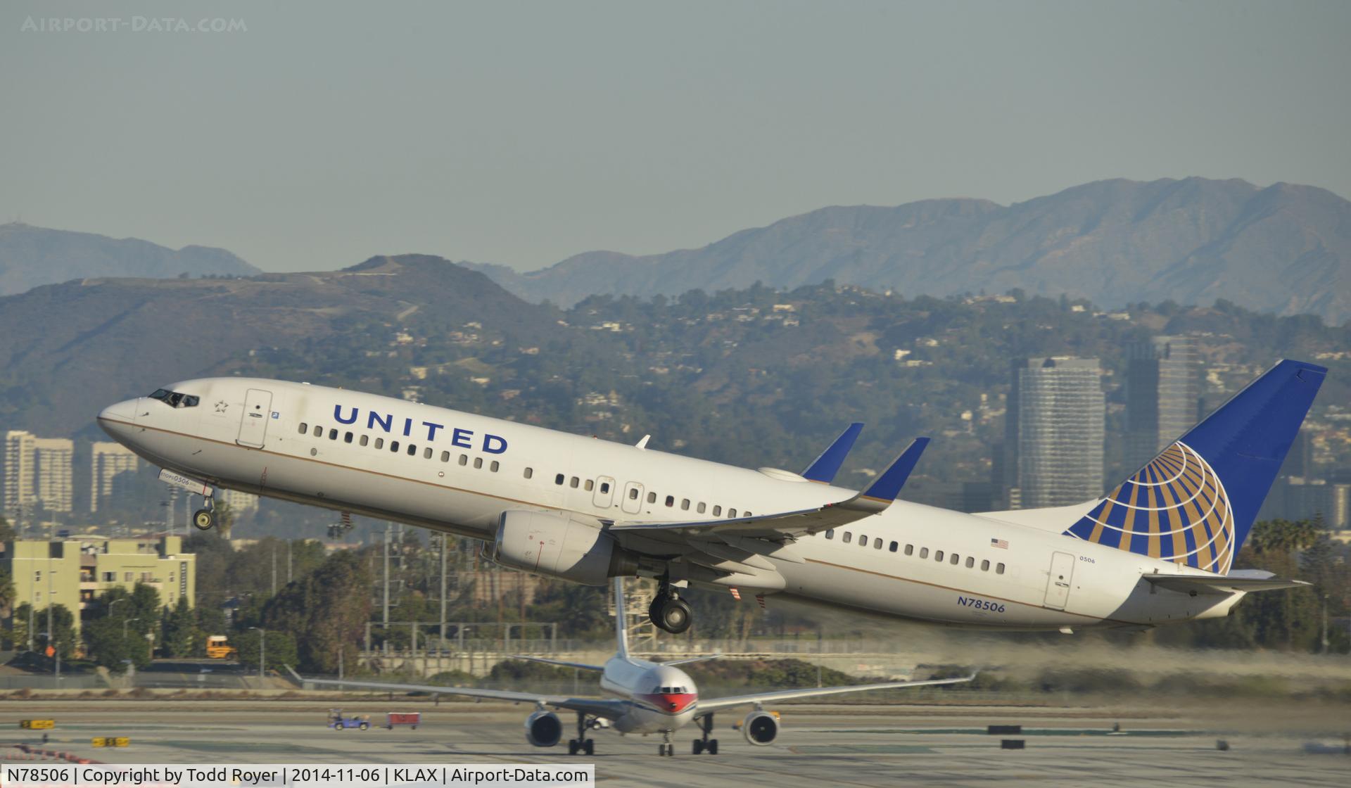 N78506, 2006 Boeing 737-824 C/N 32832, Departing LAX on 25R
