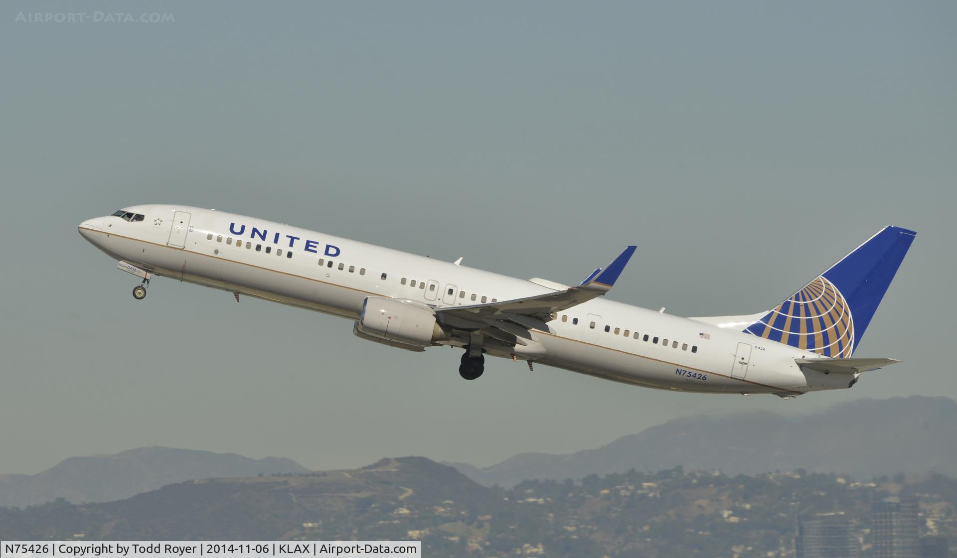 N75426, 2008 Boeing 737-924/ER C/N 31622, Departing LAX on 25R