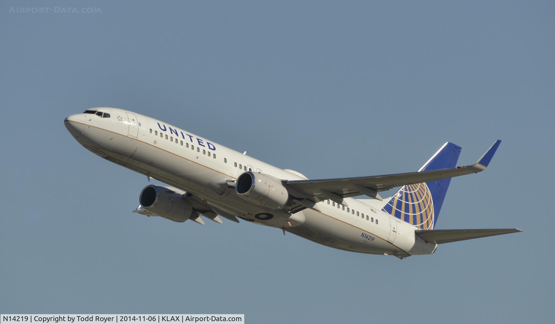 N14219, 1998 Boeing 737-824 C/N 28781, Departing LAX on 25R