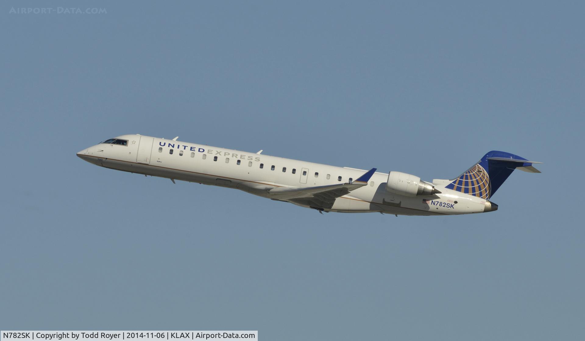 N782SK, Bombardier CRJ-701ER (CL-600-2C10) Regional Jet C/N 10278, Departing LAX on 25R