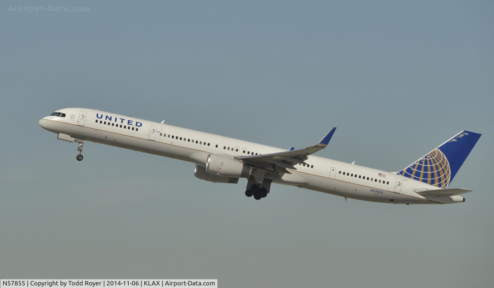 N57855, 2004 Boeing 757-324 C/N 32814, Departing LAX on 25R