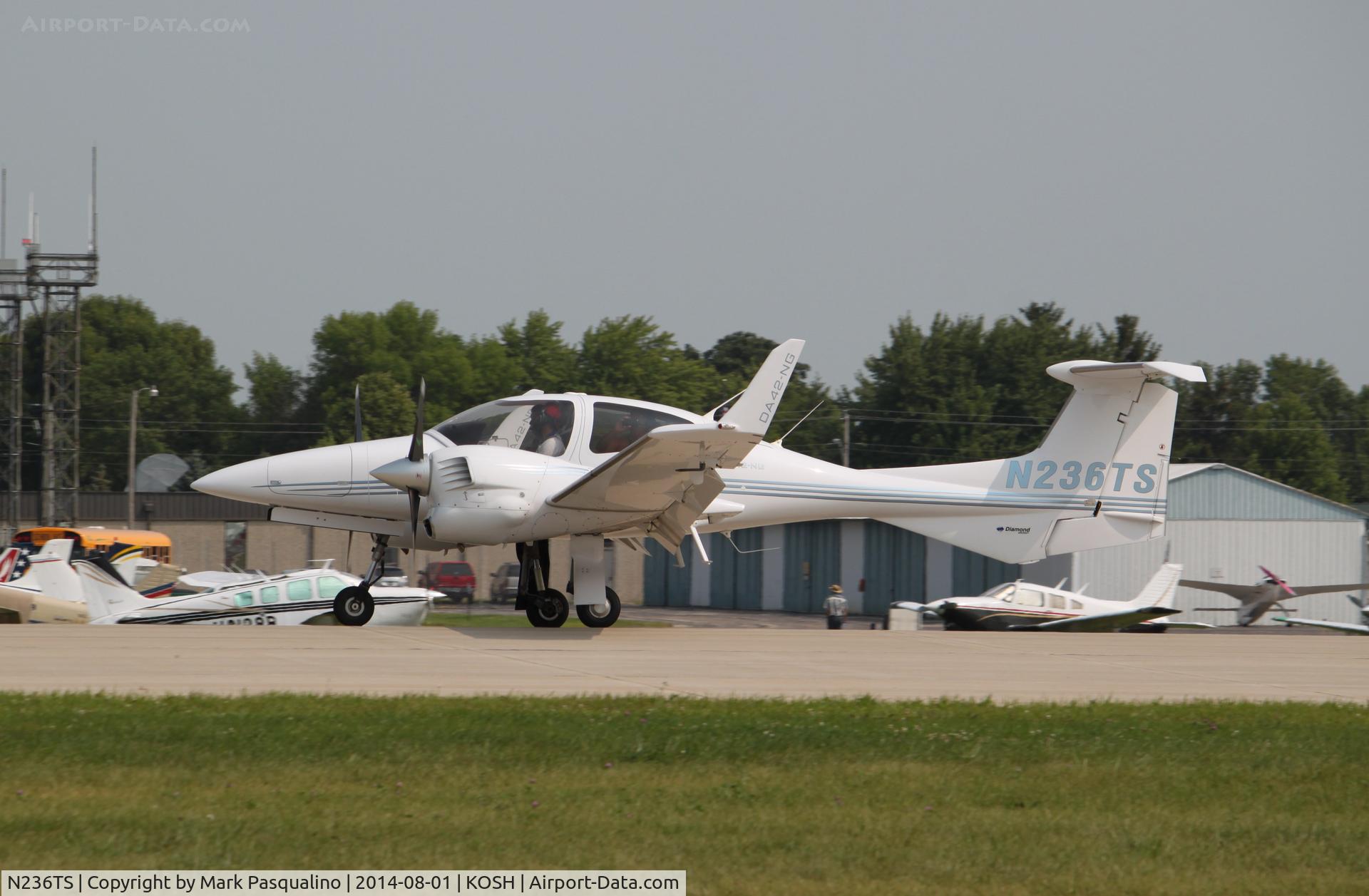 N236TS, 2006 Diamond DA-42 Twin Star C/N 42.AC022, Diamond DA-42