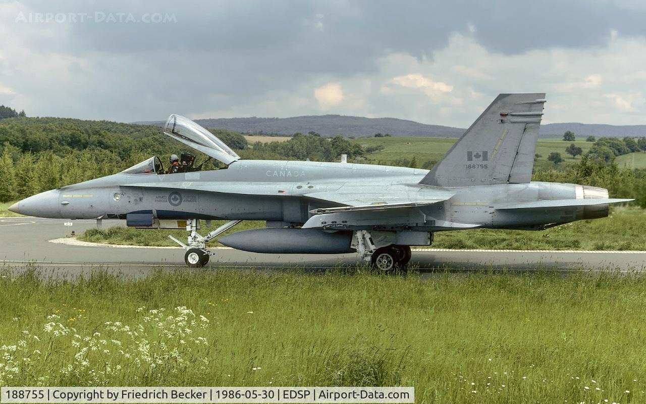 188755, McDonnell Douglas CF-188A Hornet C/N 384/A321, taxying to the parking area