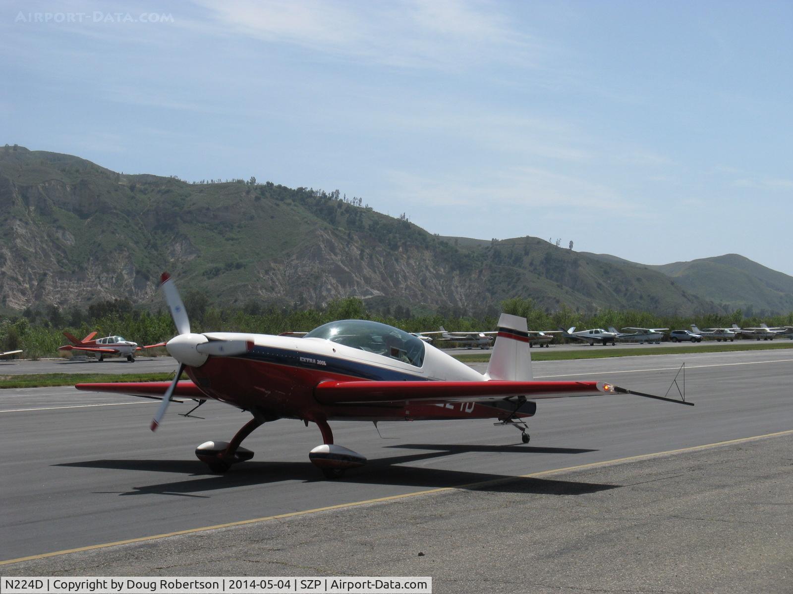 N224D, 1996 Extra EA-300/L C/N 028, 1996 Extra Flugzeugbau Gmbh EA-300/L, Lycoming AEIO-540-L1B5 300 Hp, taxi