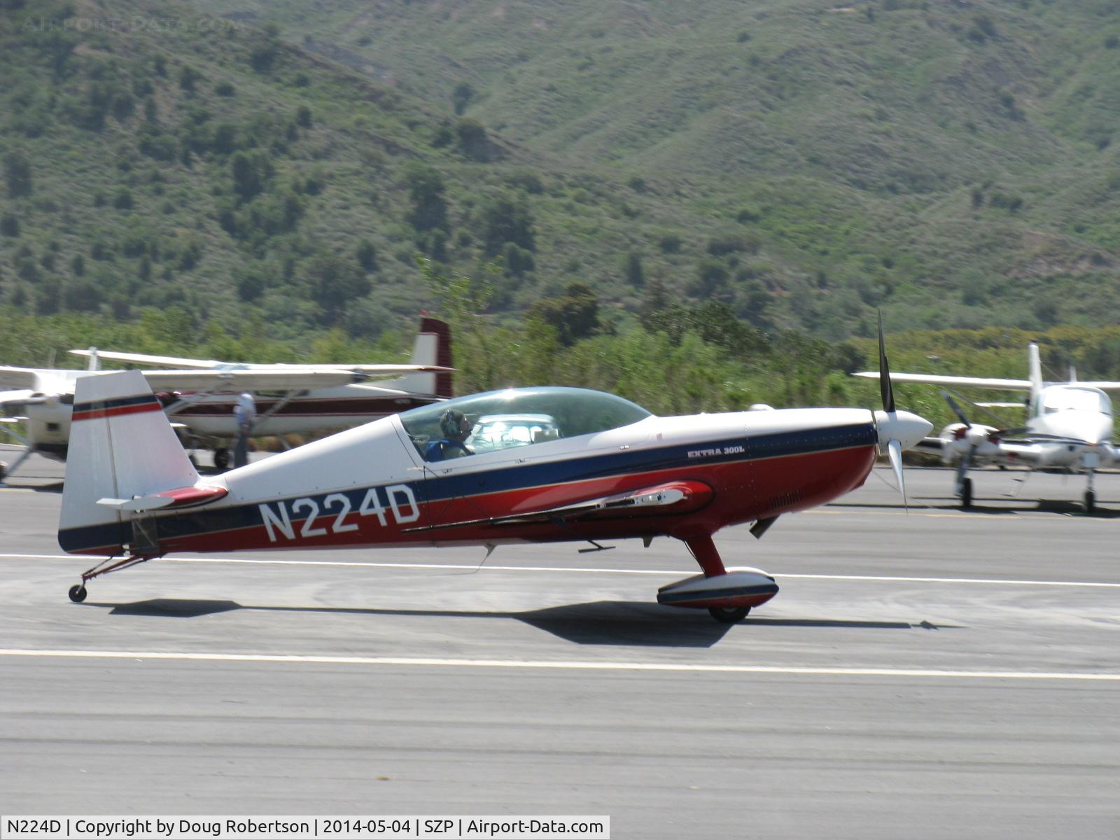 N224D, 1996 Extra EA-300/L C/N 028, 1996 Extra Flugzeugbau Gmbh EA-300/L, Lycoming AEIO-540-L1B5 300 Hp, landing roll Rwy 22