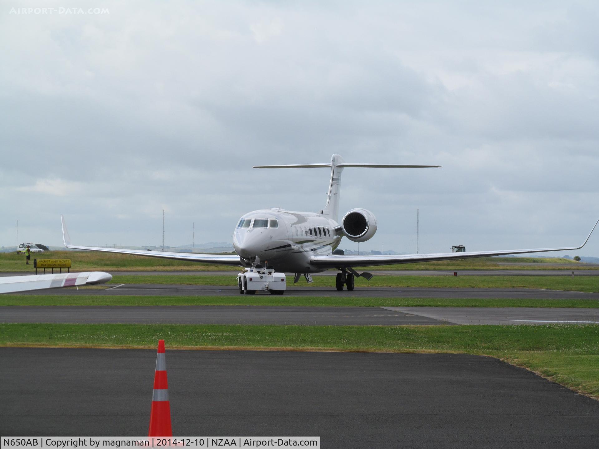 N650AB, 2014 Gulfstream Aerospace G650 (G-VI) C/N 6100, New resident outside new home