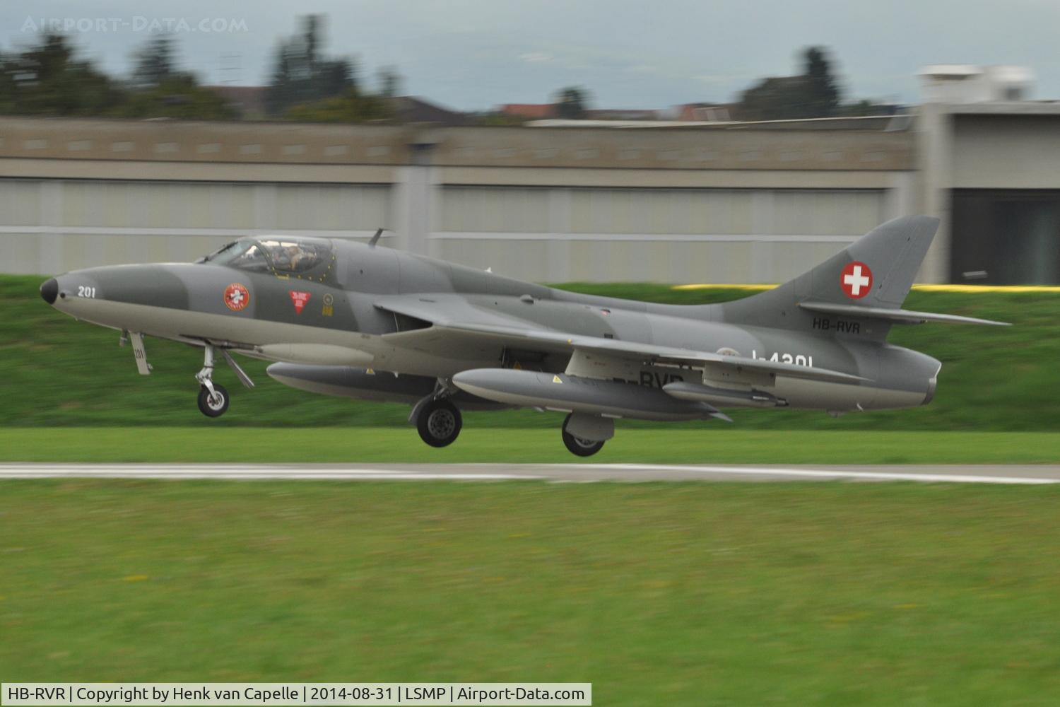 HB-RVR, 1955 Hawker Hunter T.68 C/N 41H-670806, Hunter T.68 of the FMPA landing at Payerne Air Base, Switzerland, AIR14.