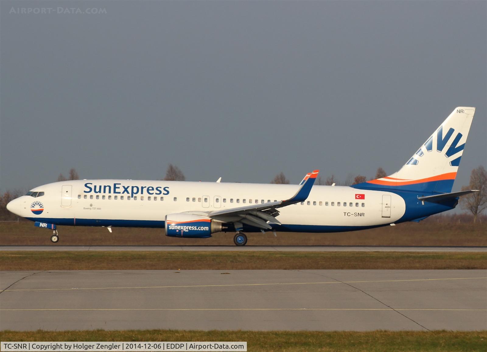 TC-SNR, 2010 Boeing 737-8HC C/N 40754, Fullthrottle for departure to AYT......