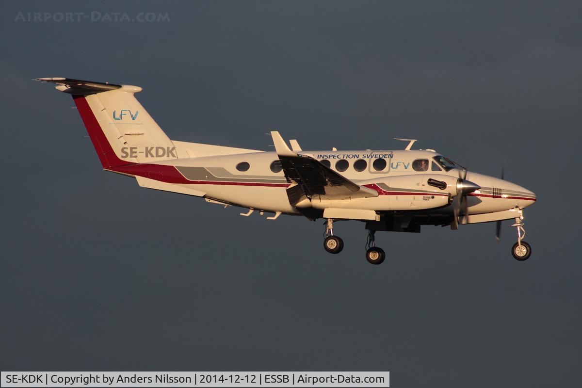 SE-KDK, 1981 Beech B200 Super King Air King Air C/N BB-909, On final approach for runway 12.