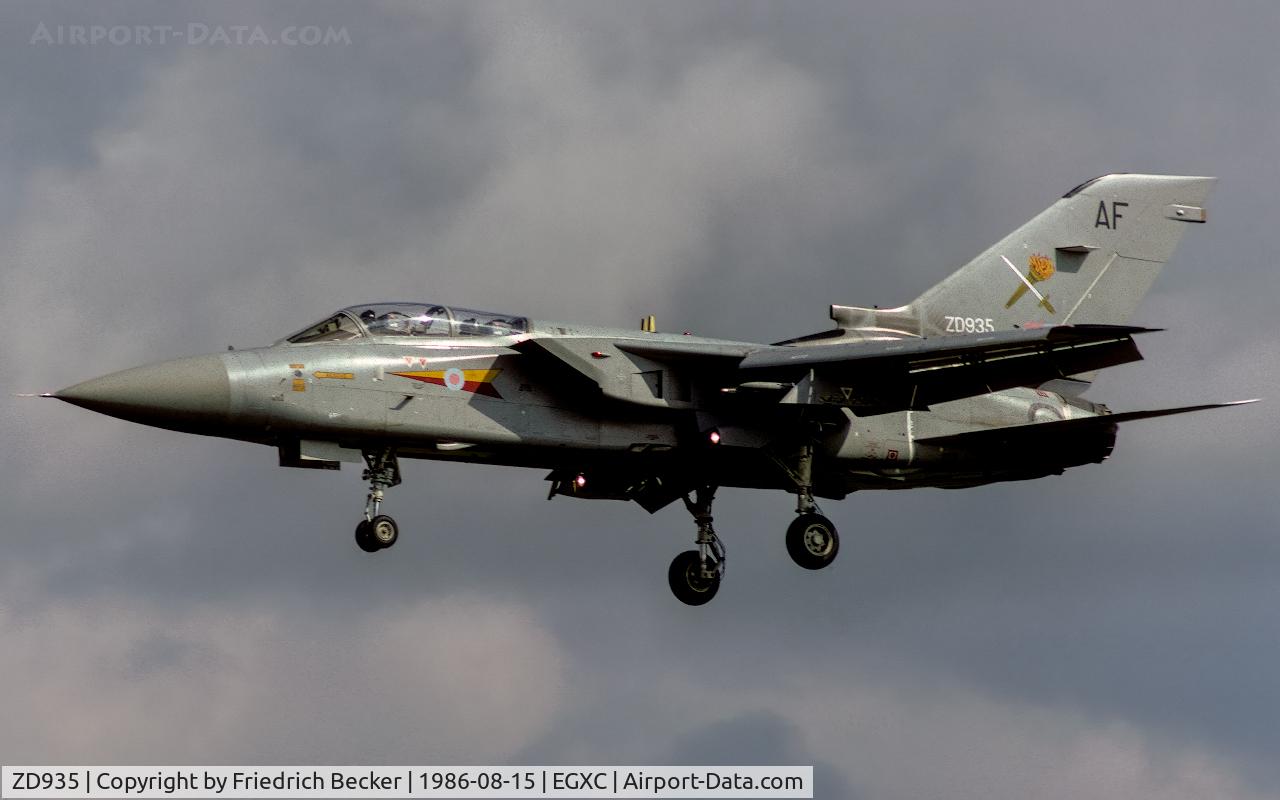 ZD935, 1985 Panavia Tornado F.2(T) C/N 446/AT008/3203, on final at RAF Coningsby
