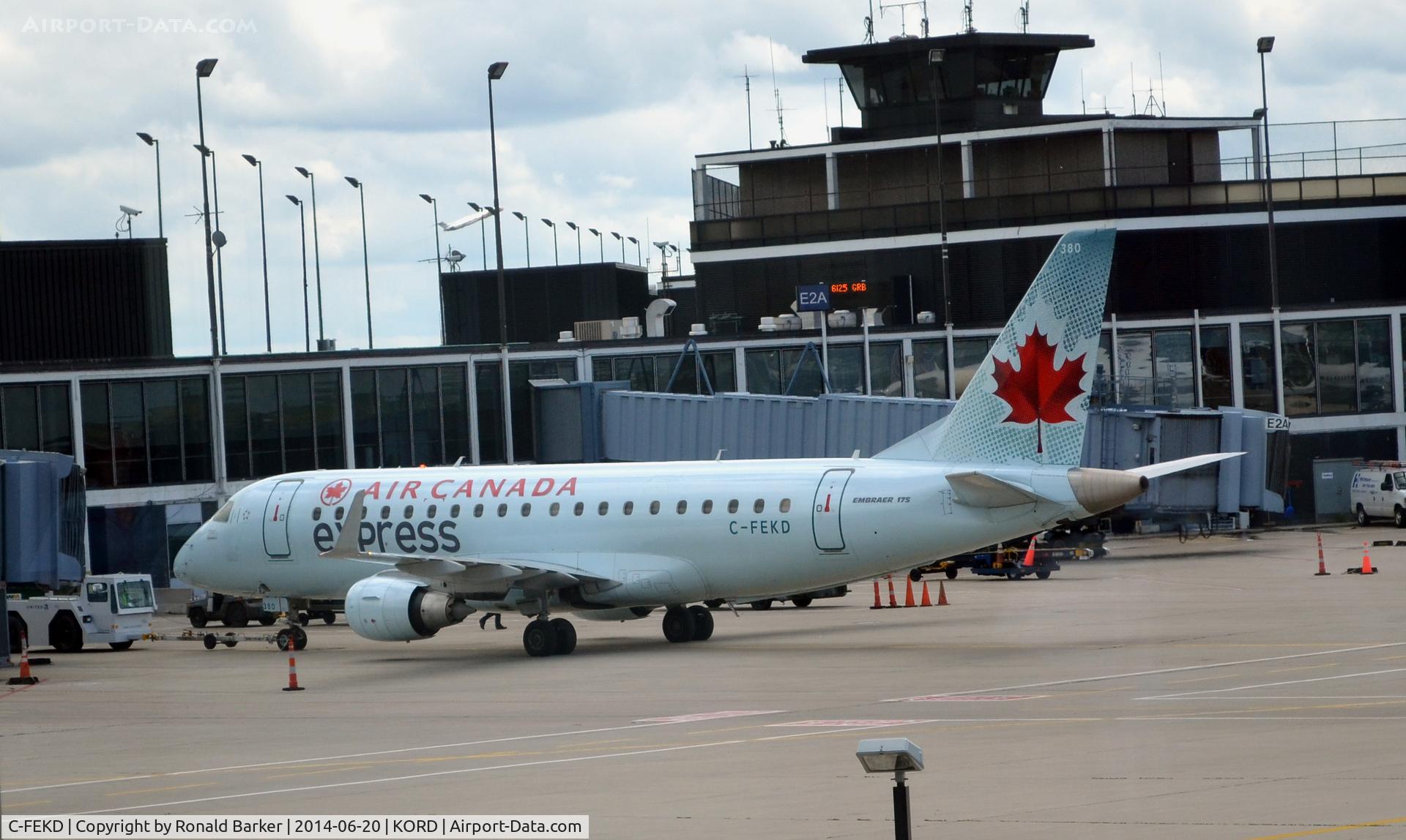 C-FEKD, 2005 Embraer 175SU (ERJ-170-200SU) C/N 17000101, Pushback O'Hare