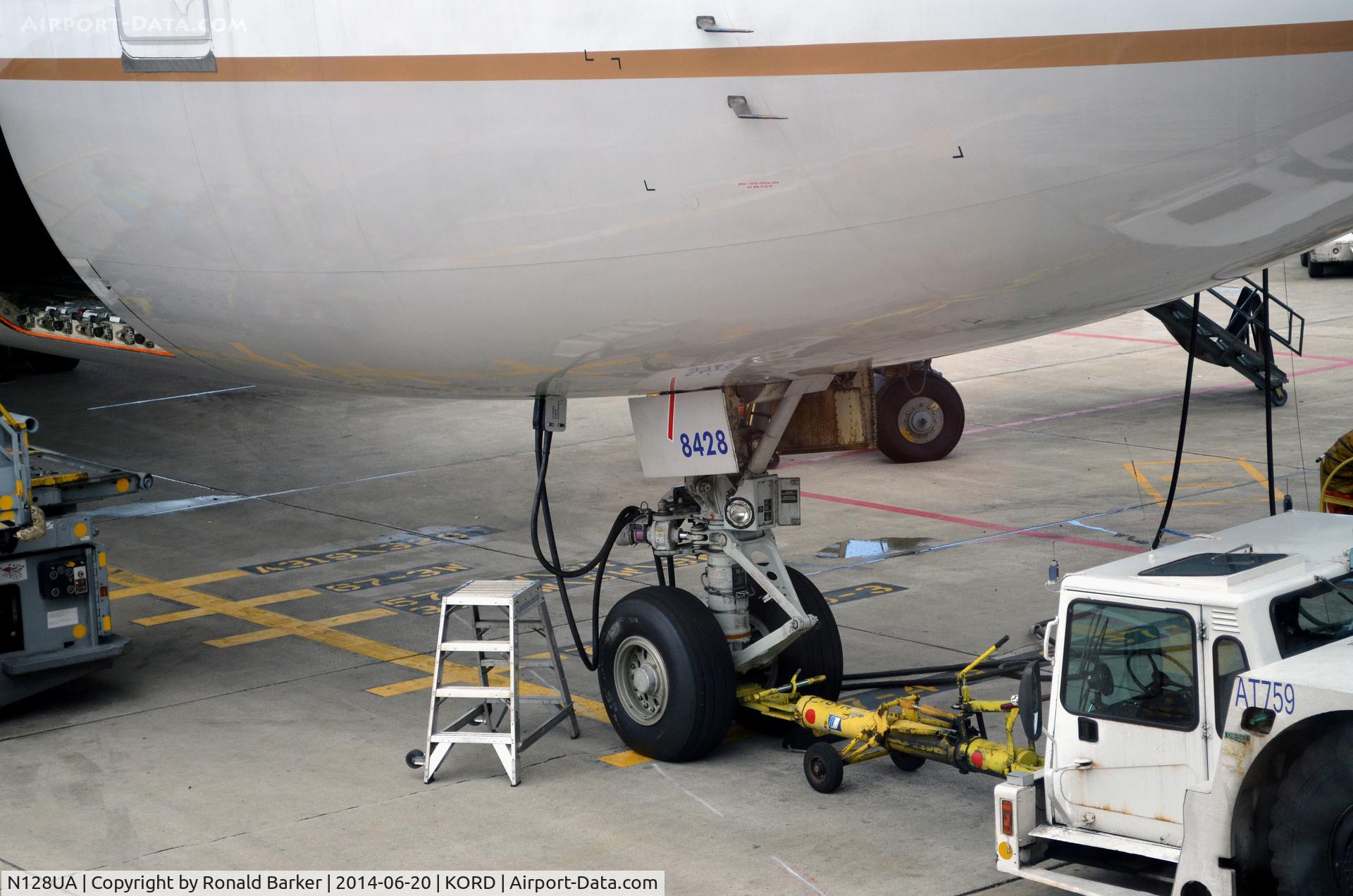 N128UA, 2000 Boeing 747-422 C/N 30023, At the gate O'Hare