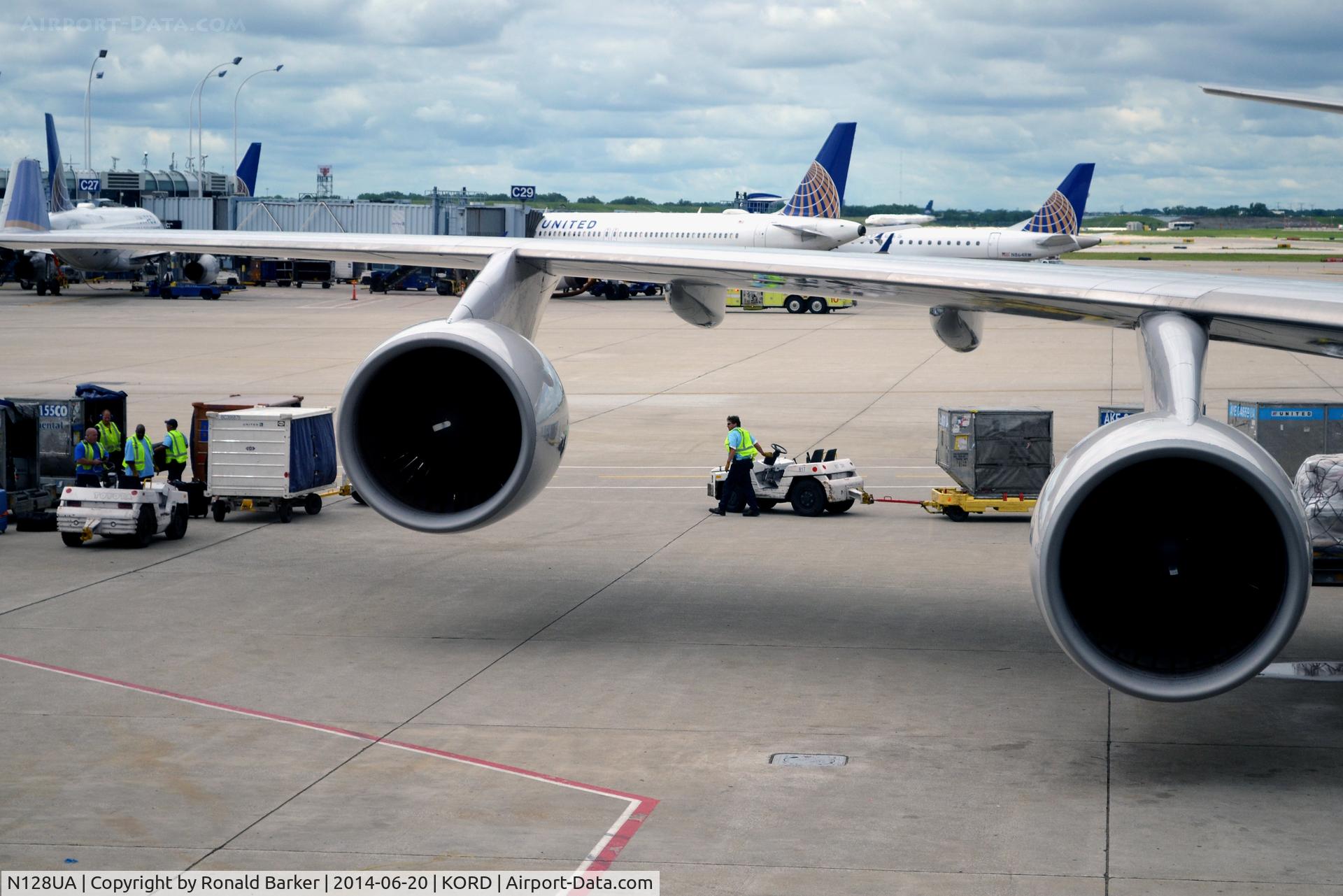 N128UA, 2000 Boeing 747-422 C/N 30023, At the gate O'Hare, engines numbers three and four