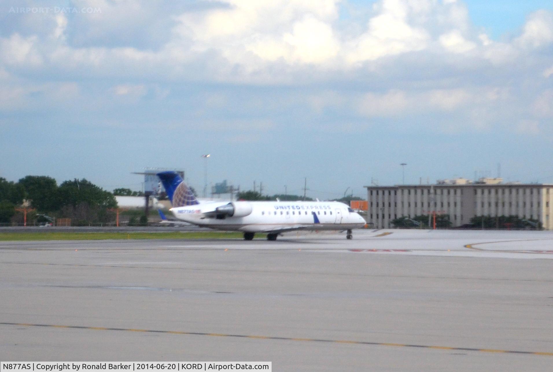 N877AS, 2001 Bombardier CRJ-200ER (CL-600-2B19) C/N 7579, Taxi O'Hare