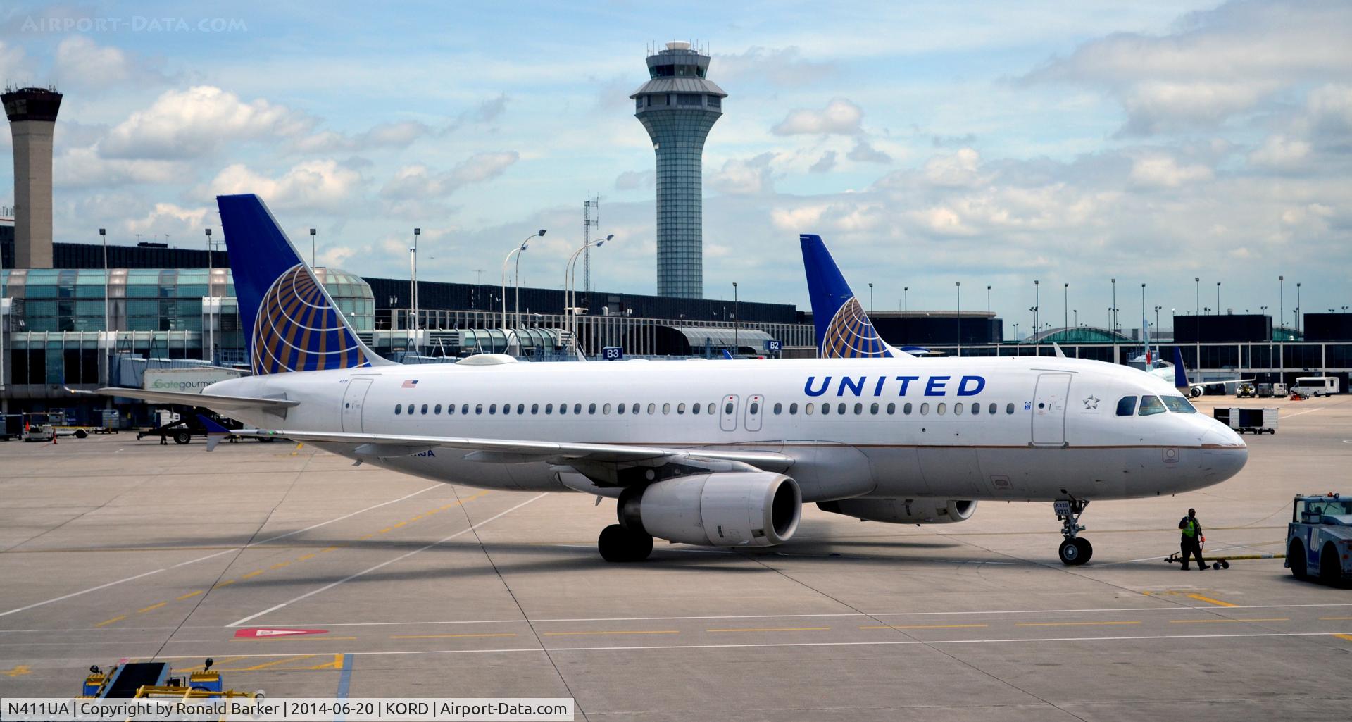 N411UA, 1994 Airbus A320-232 C/N 464, Pushback O'Hare