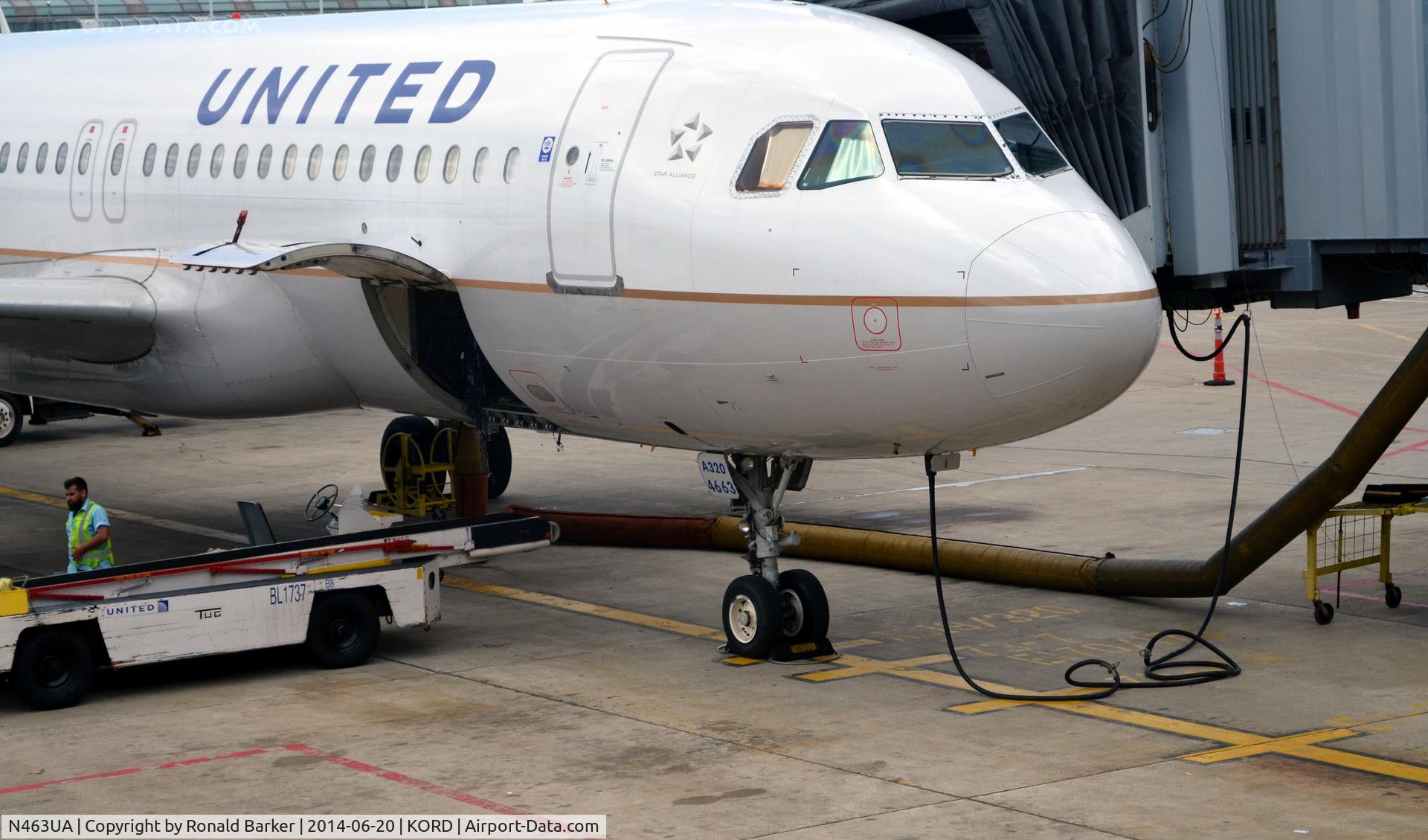 N463UA, 2000 Airbus A320-232 C/N 1282, Gate B8 O'Hare