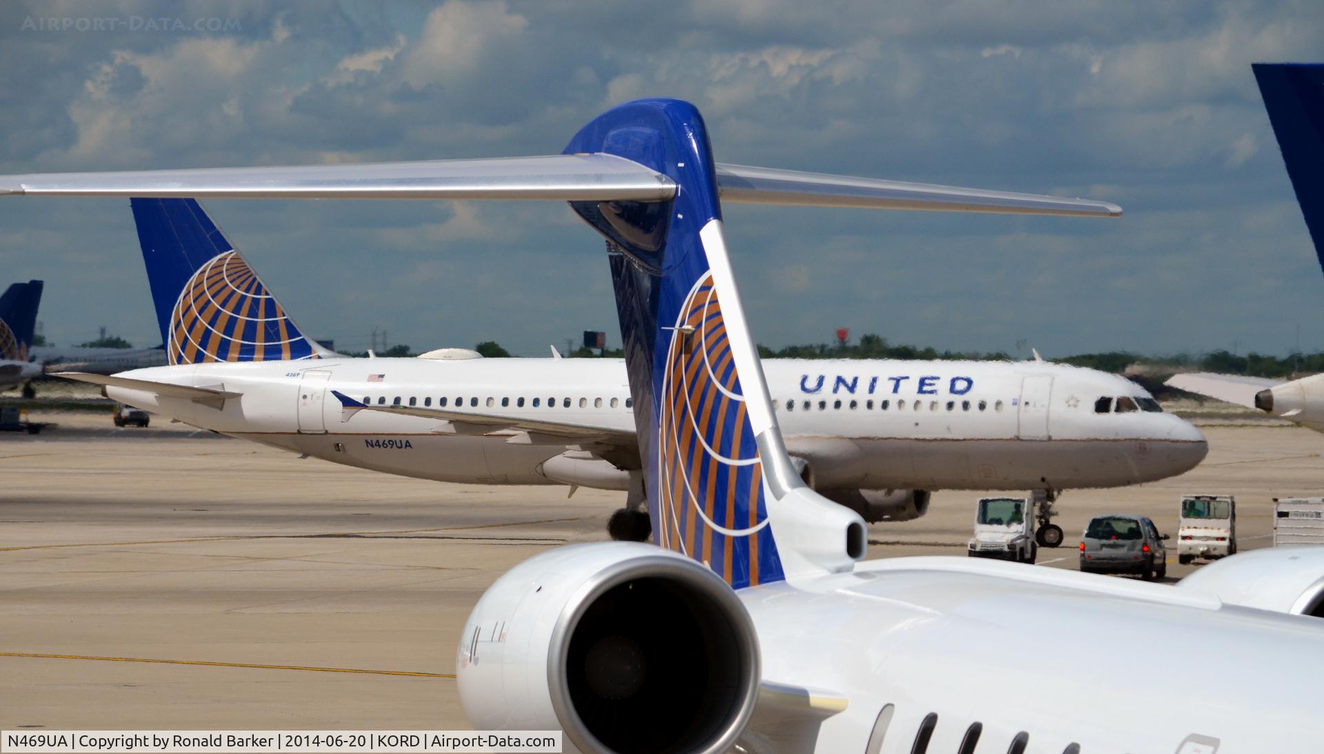 N469UA, 2001 Airbus A320-232 C/N 1409, Taxi O'Hare