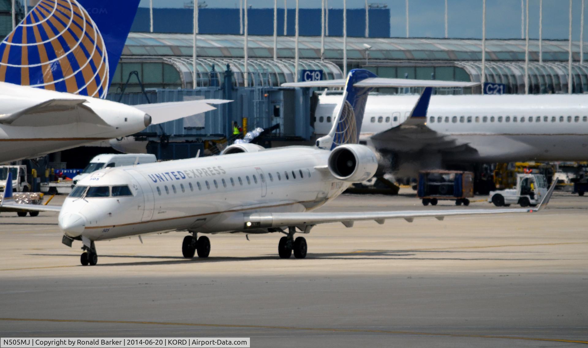 N505MJ, 2002 Bombardier CRJ-700 (CL-600-2C10) Regional Jet C/N 10070, Taxi O'Hare