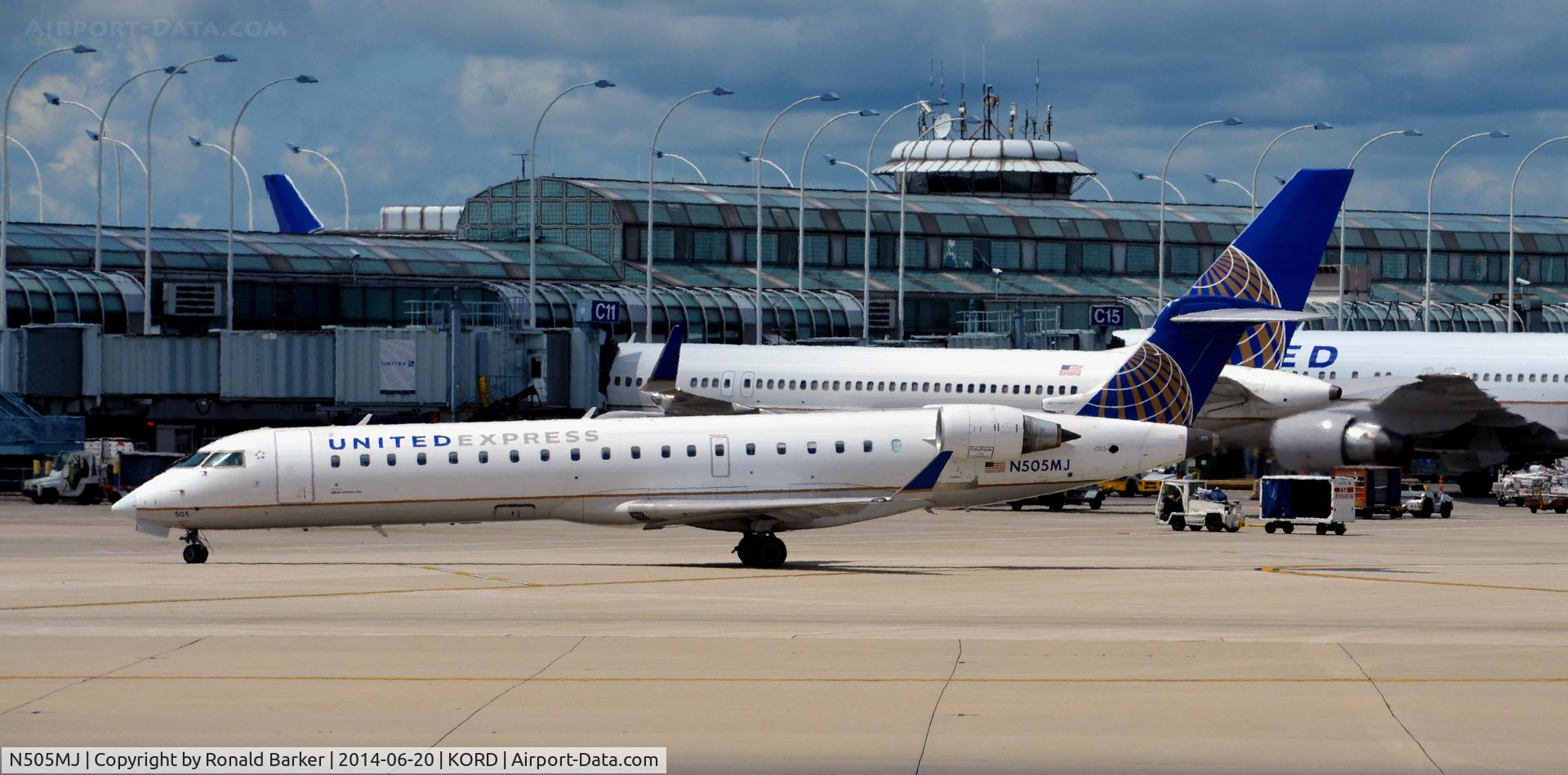 N505MJ, 2002 Bombardier CRJ-700 (CL-600-2C10) Regional Jet C/N 10070, Taxi O'Hare