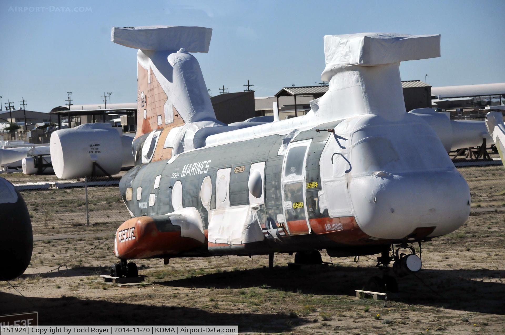 151924, Boeing Vertol CH-46D Sea Knight C/N 2074, Passing time at the 