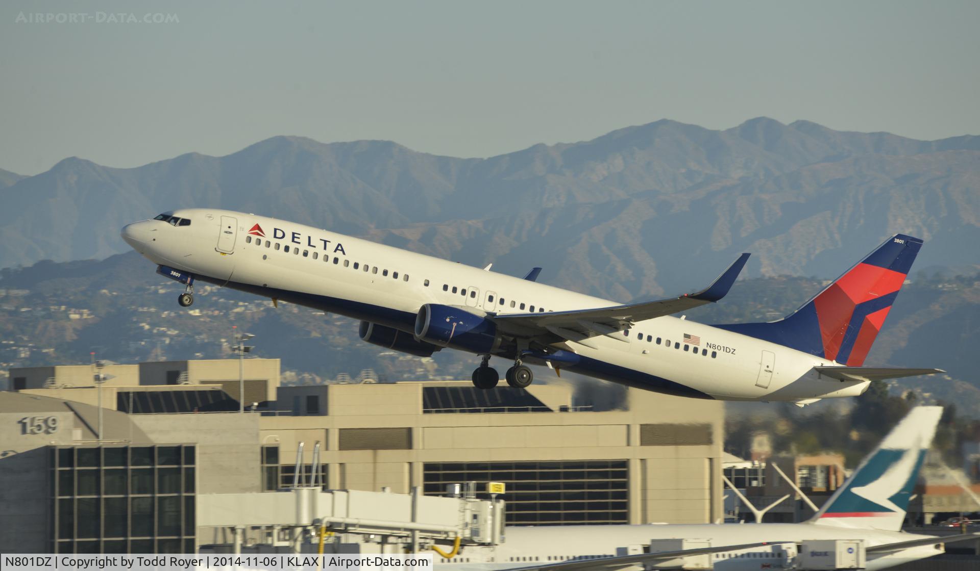 N801DZ, 2013 Boeing 737-932/ER C/N 31912, Departing LAX on 25R