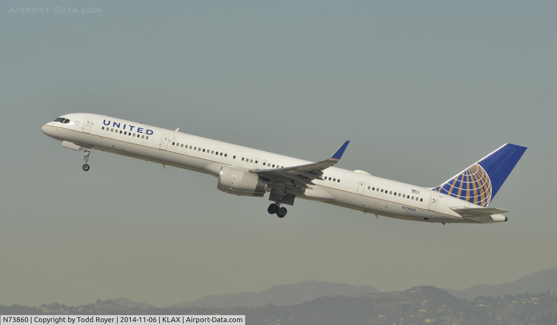 N73860, 2001 Boeing 757-33N C/N 32584, Departing LAX on 25R