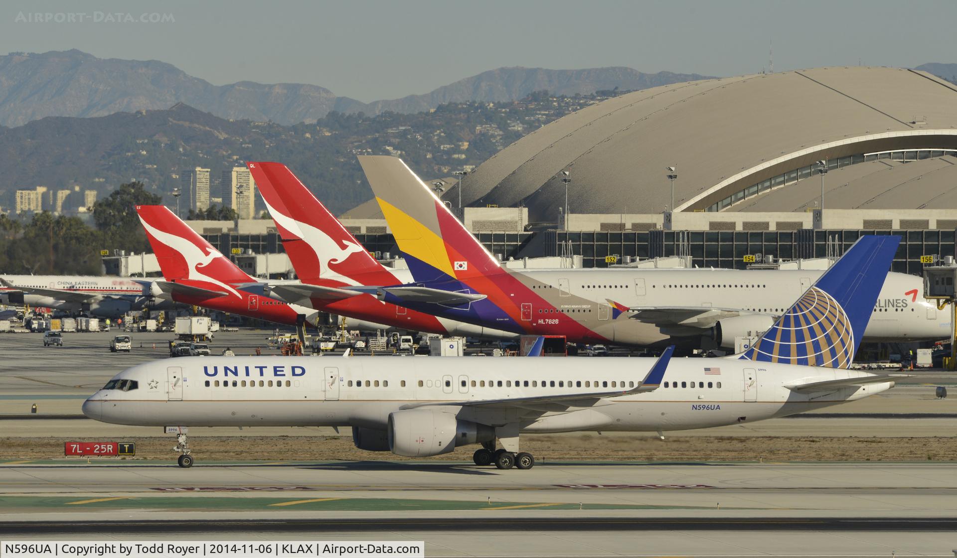 N596UA, 1998 Boeing 757-222 C/N 28749, Taxiing to gate after landing on 25L at LAX