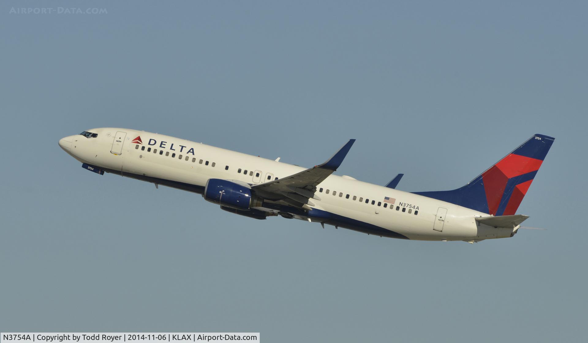 N3754A, 2001 Boeing 737-832 C/N 29626, Departing LAX on 25R