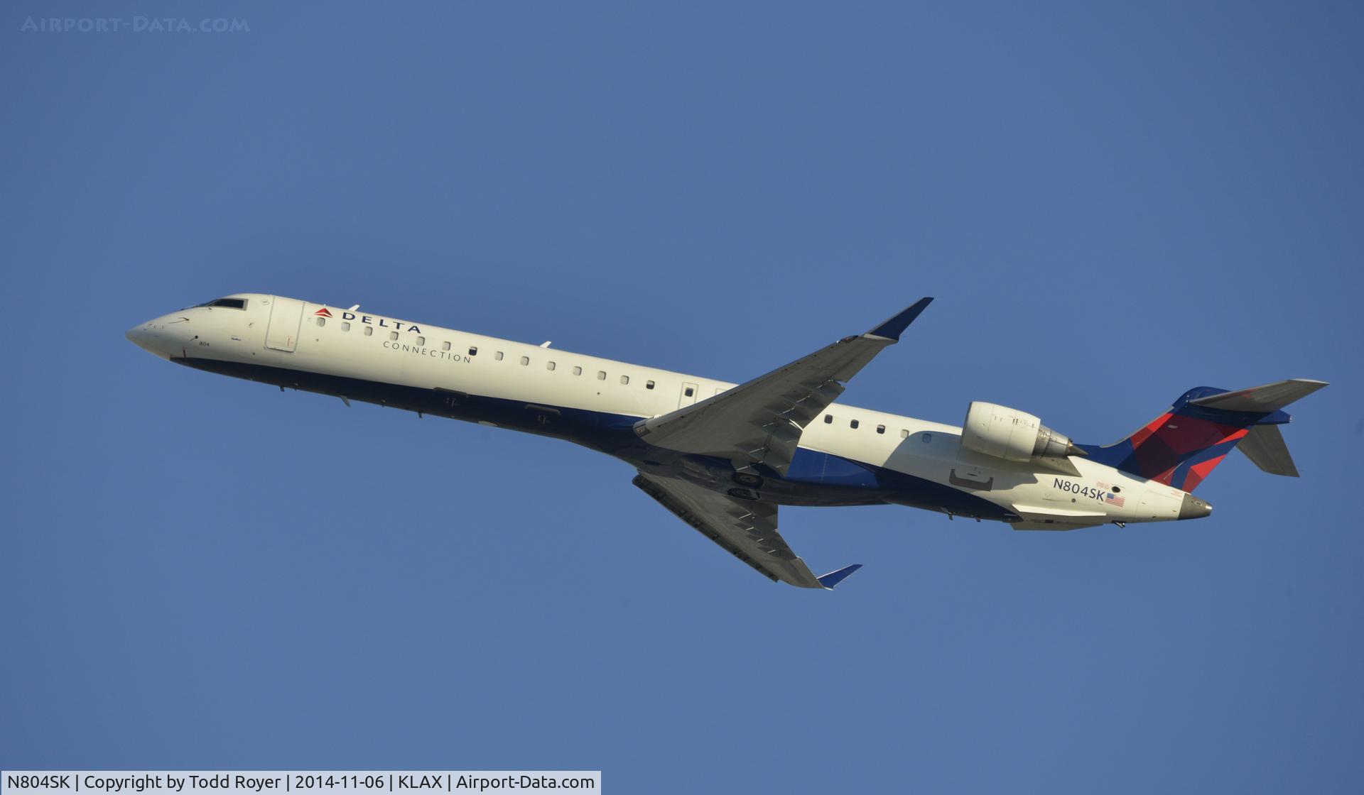 N804SK, 2006 Bombardier CRJ-900ER (CL-600-2D24) C/N 15067, Departing LAX on 24R