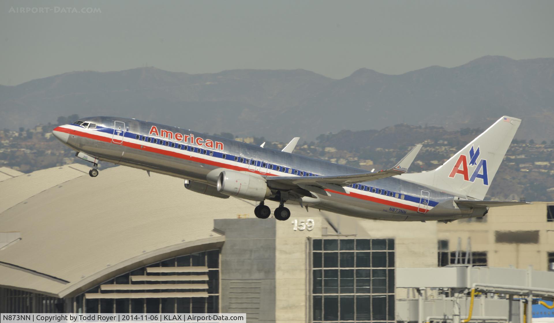 N873NN, 2011 Boeing 737-823 C/N 40766, Departing LAX on 25R