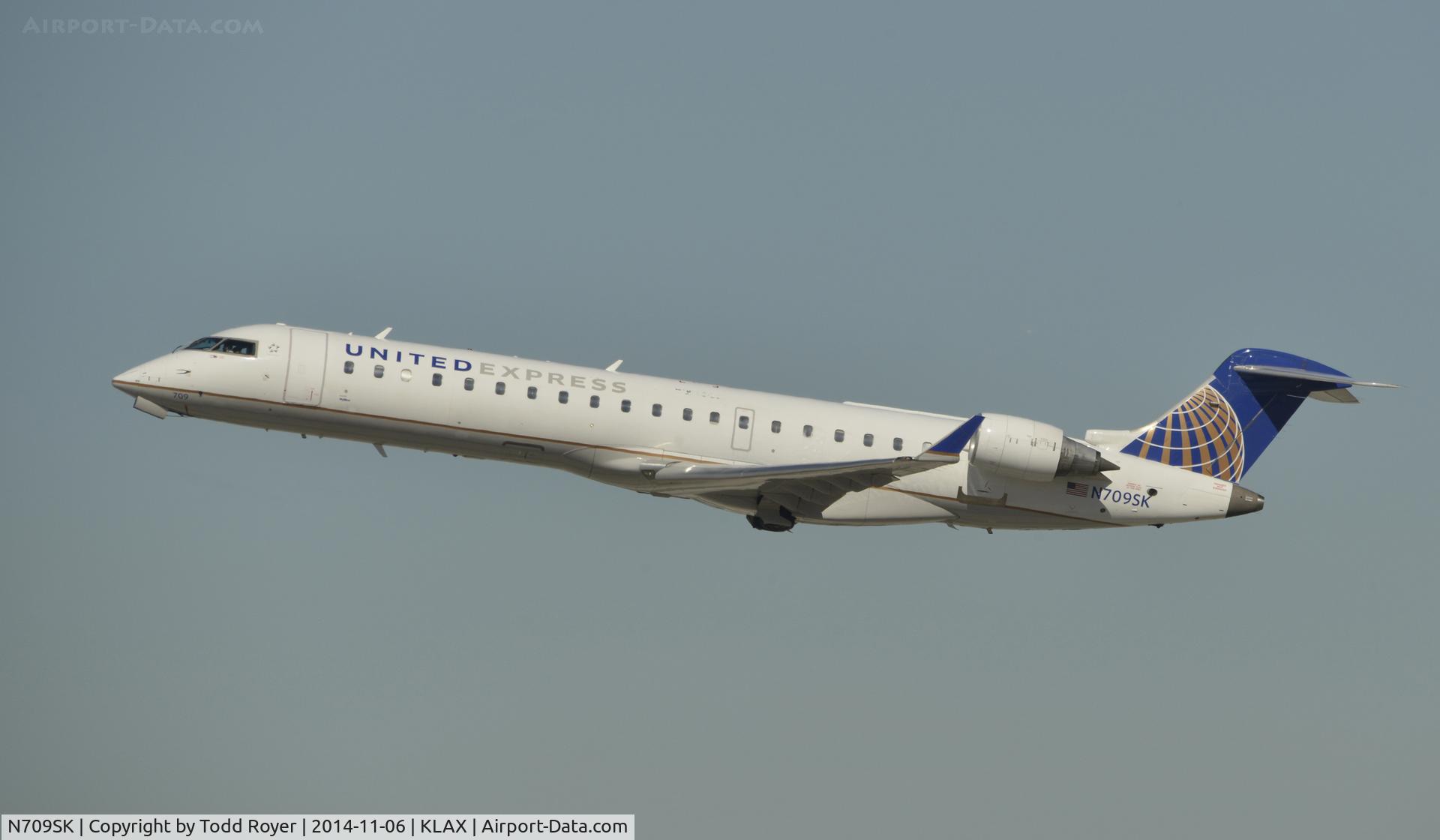 N709SK, 2004 Bombardier CRJ-701ER (CL-600-2C10) Regional Jet C/N 10159, Departing LAX on 25R