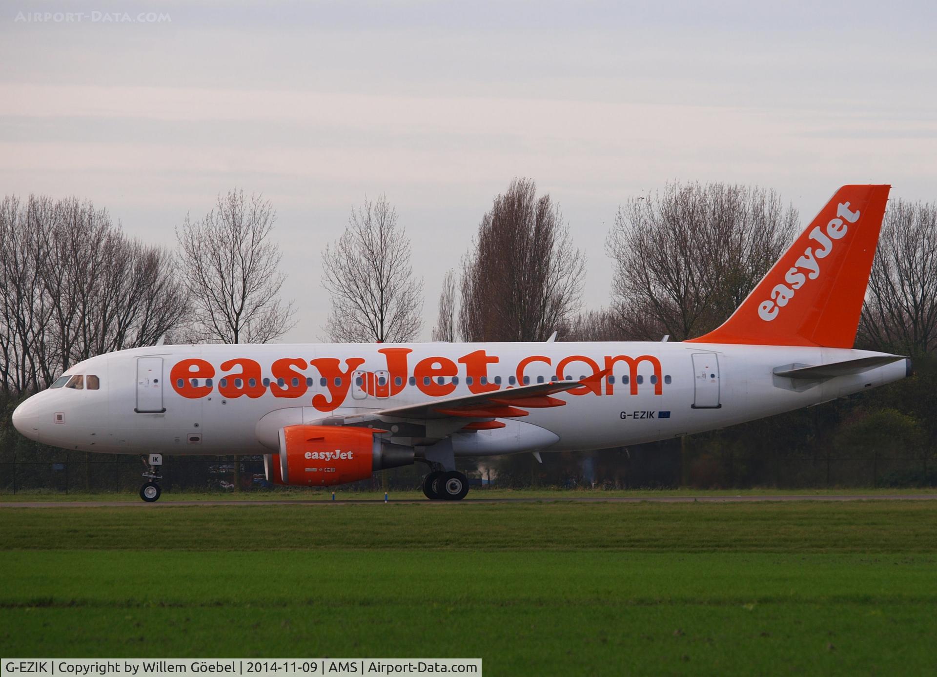 G-EZIK, 2005 Airbus A319-111 C/N 2481, Taxi to the gate of Schiphol Airport