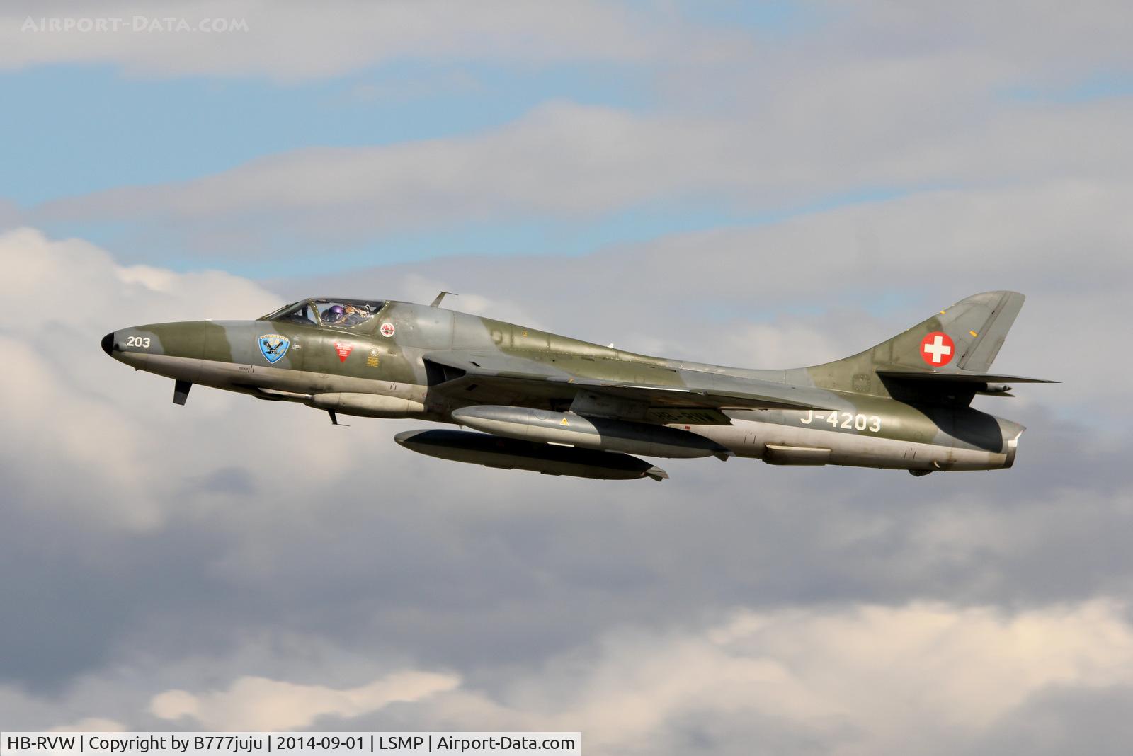 HB-RVW, 1975 Hawker Hunter T.68 C/N 41H-R738150, AIR 14