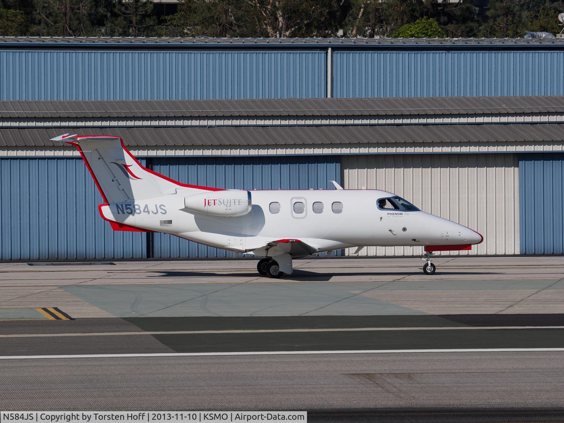 N584JS, 2010 Embraer EMB-500 Phenom 100 C/N 50000140, N584JS taxiing