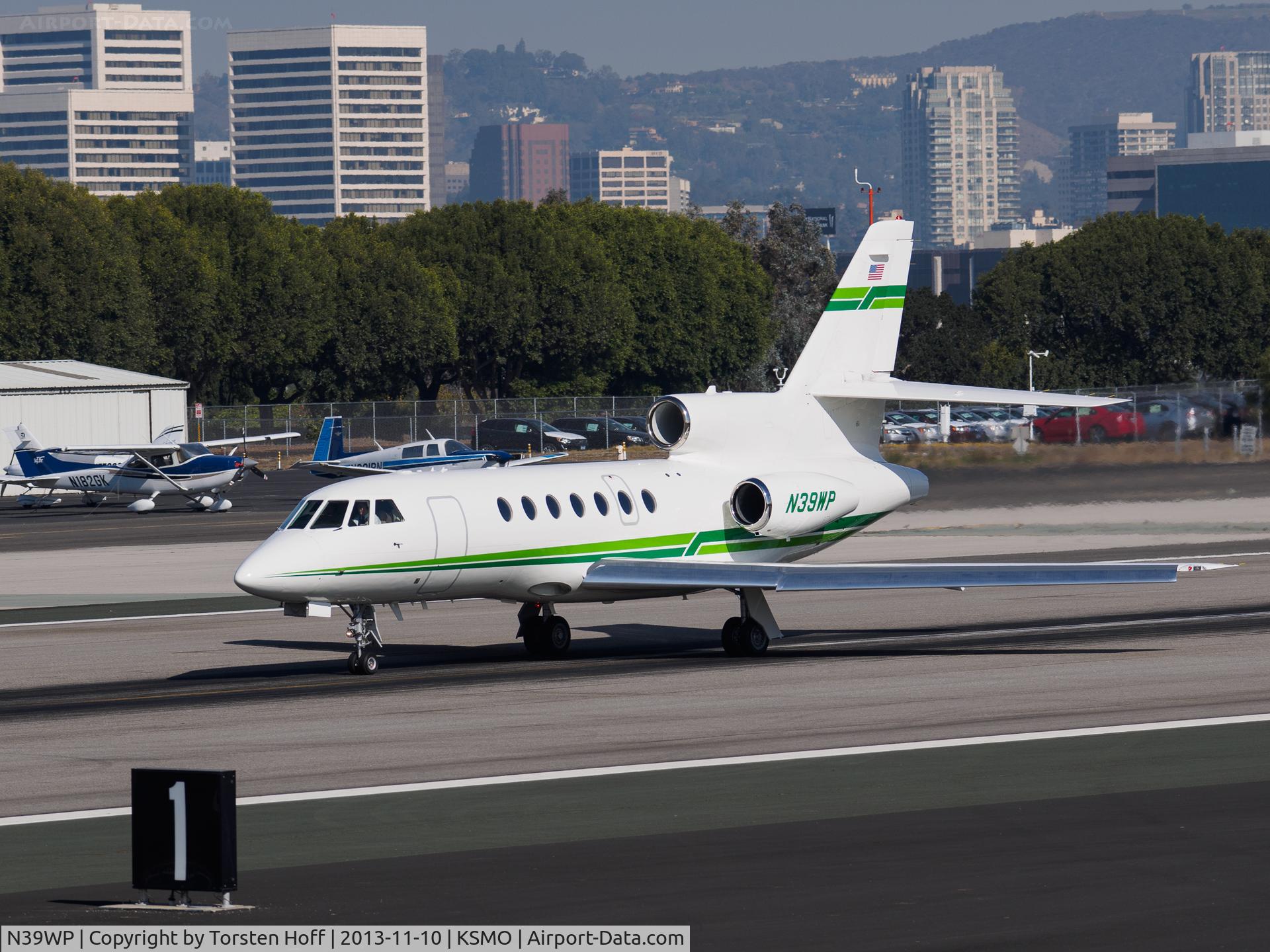 N39WP, 2000 Dassault Falcon 50EX C/N 294, N39WP departing from RWY 21