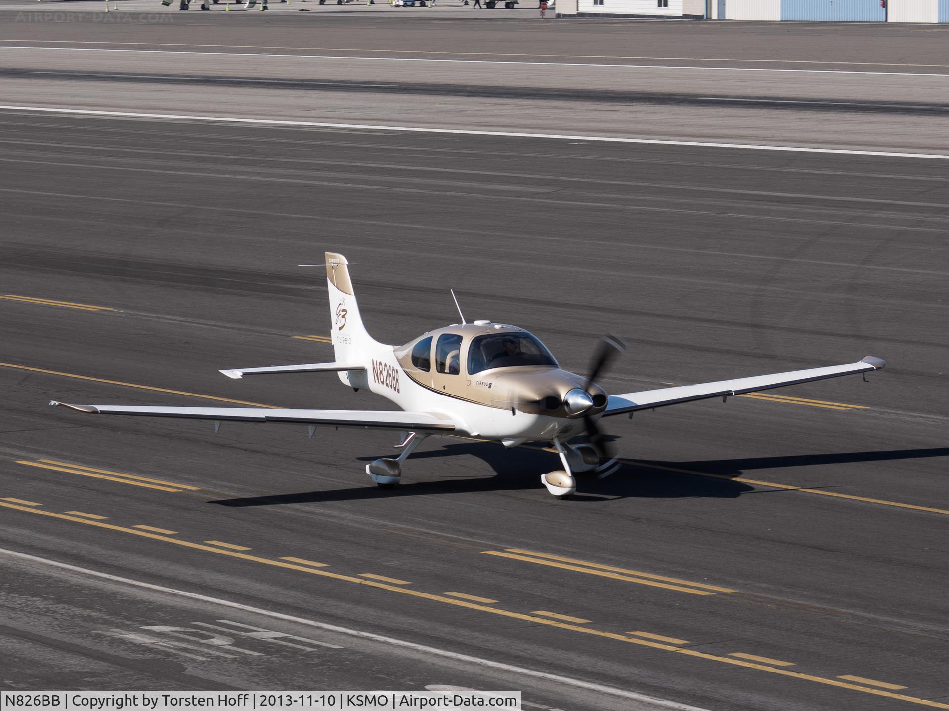 N826BB, 2008 Cirrus SR22 G3 GTSX Turbo C/N 2906, N826BB taxiing