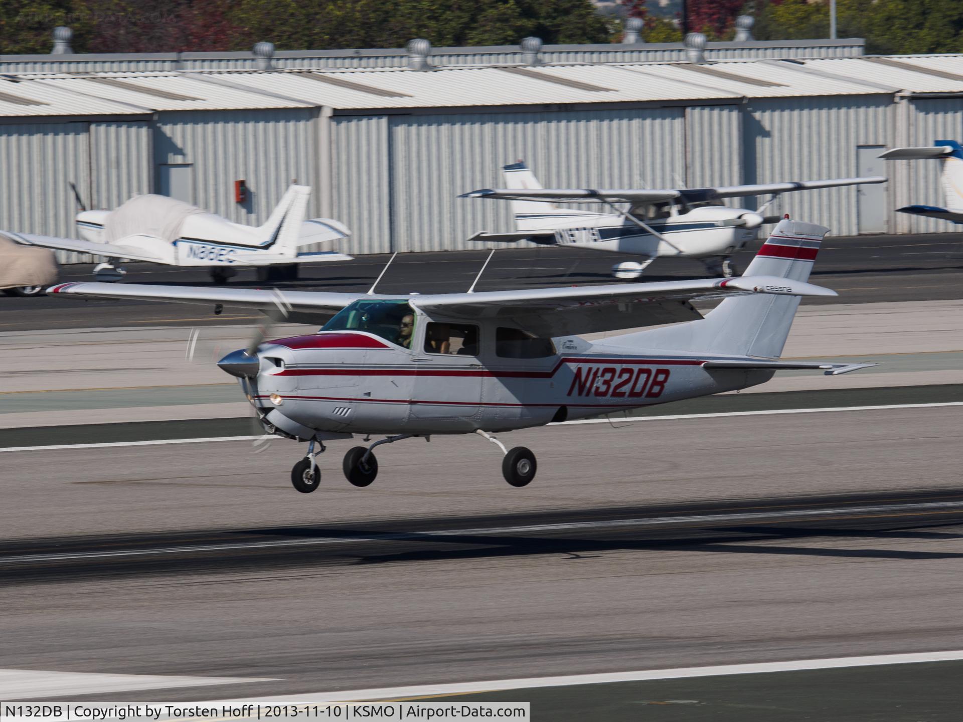 N132DB, 1978 Cessna T210M Turbo Centurion C/N 21062466, N132DB arriving on RWY 21