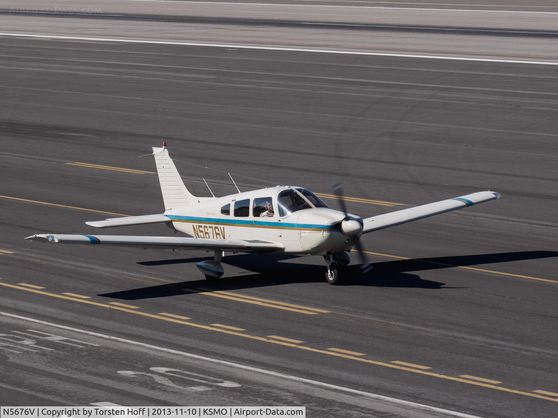 N5676V, 1977 Piper PA-28-181 C/N 28-7790494, N5676V taxiing