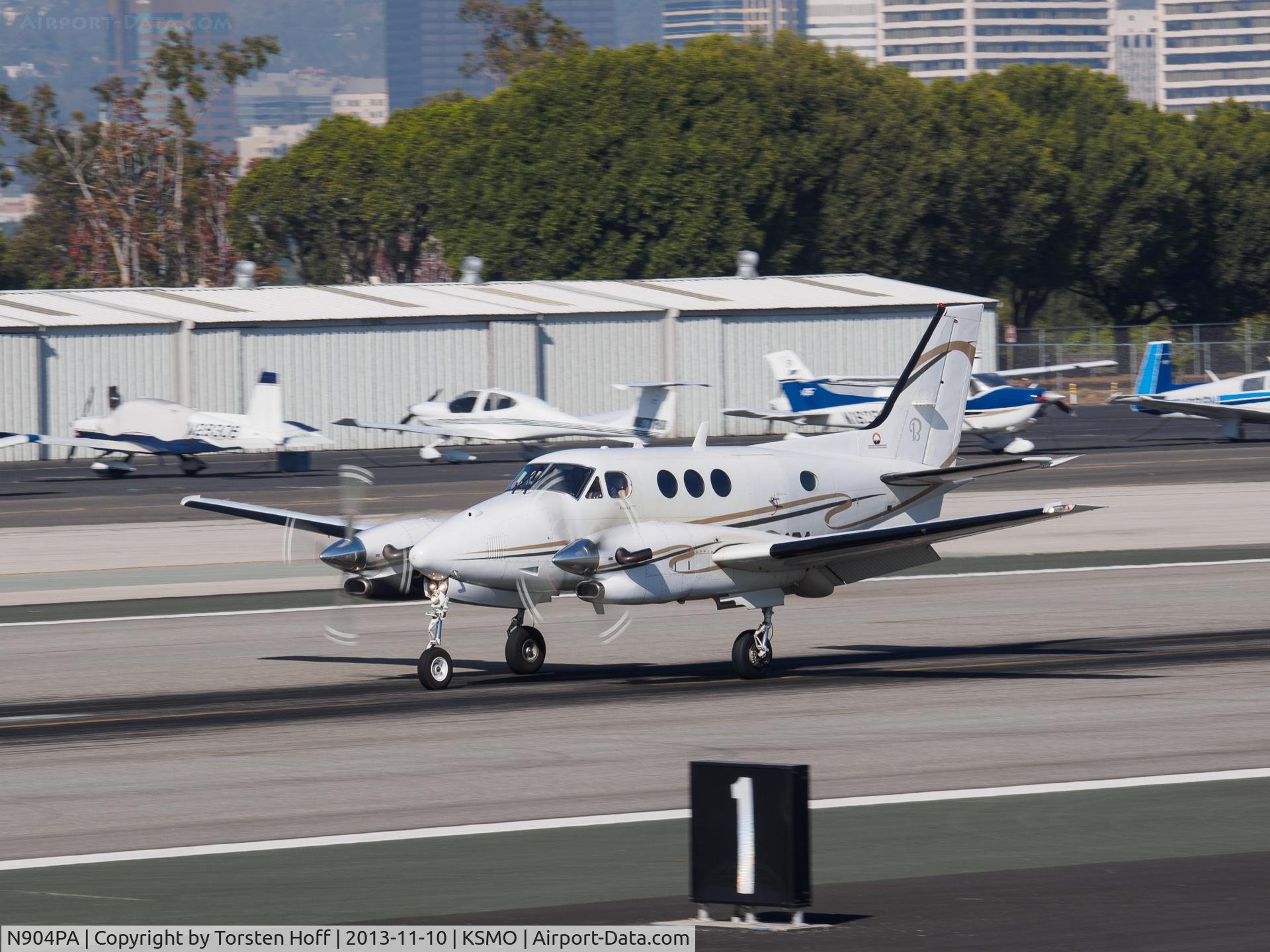 N904PA, Raytheon C90GT King Air C/N LJ-1792, N904PA arriving on RWY 21