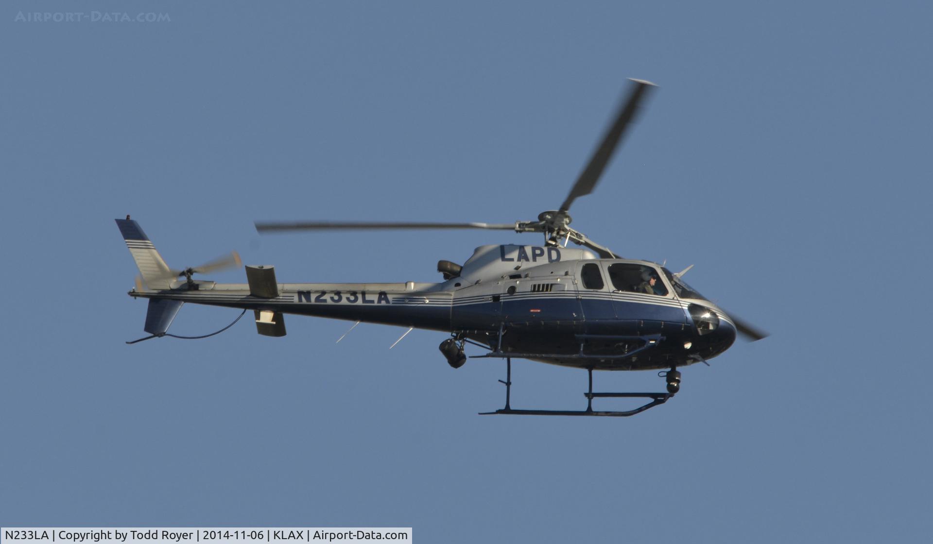 N233LA, 2000 Eurocopter AS-350B-2 Ecureuil C/N 3366, Departing LAX
