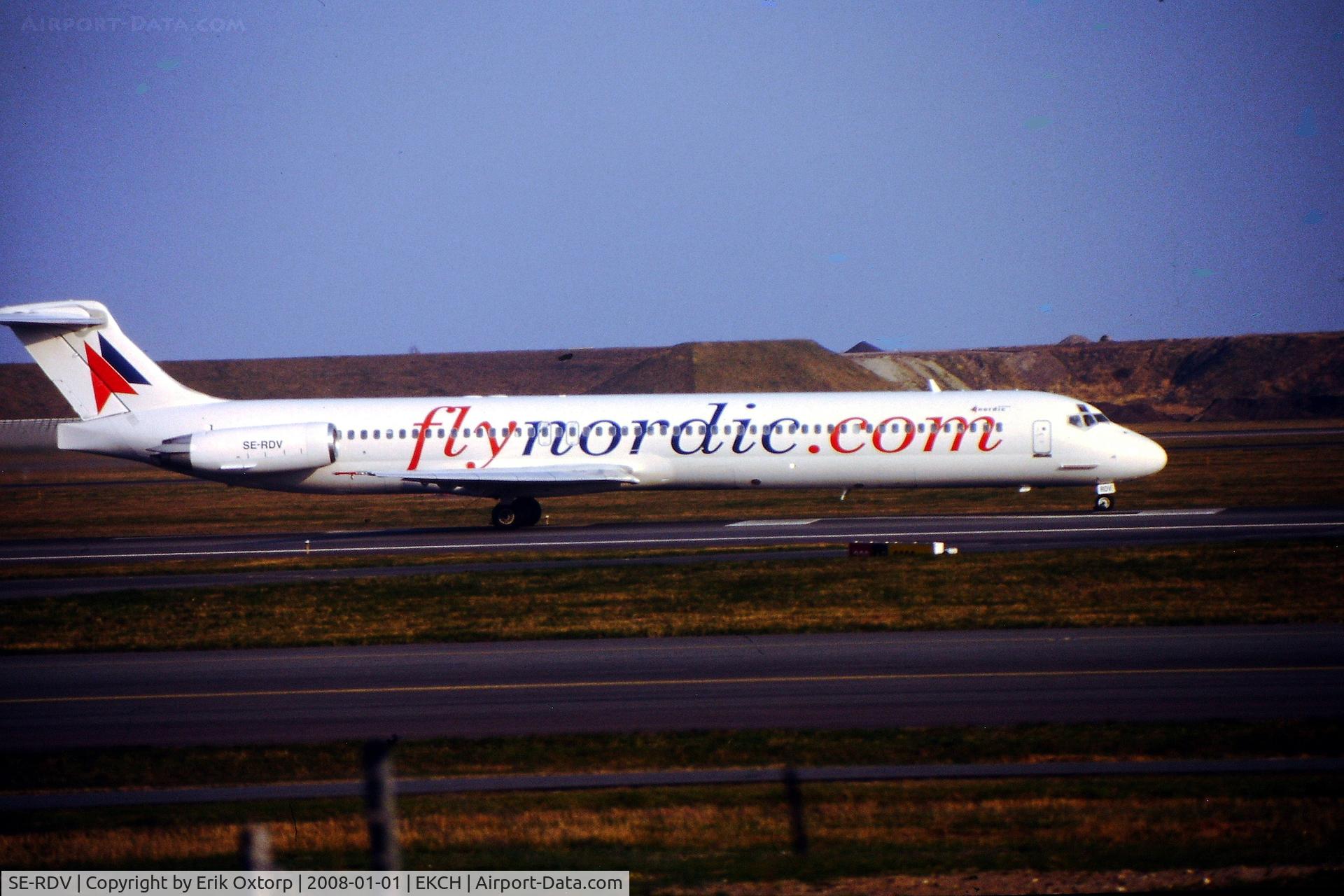 SE-RDV, 1987 McDonnell Douglas MD-83 (DC-9-83) C/N 49574, SE-RDV in CPH APR04