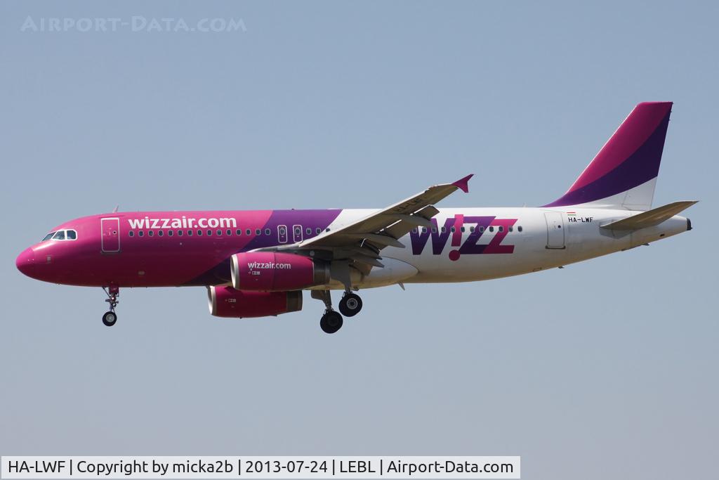 HA-LWF, 2008 Airbus A320-232 C/N 3562, Landing