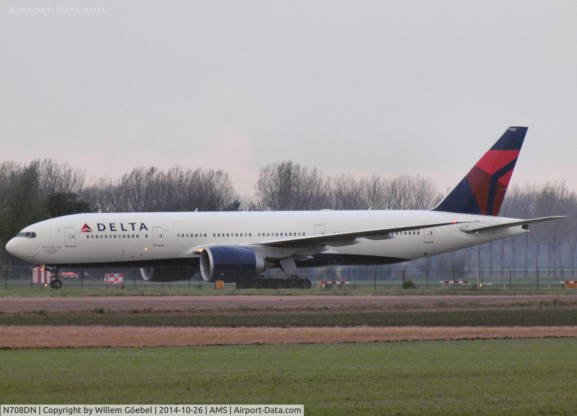 N708DN, 2009 Boeing 777-232/LR C/N 39254, Taxi to the gate of Schiphol Airport
